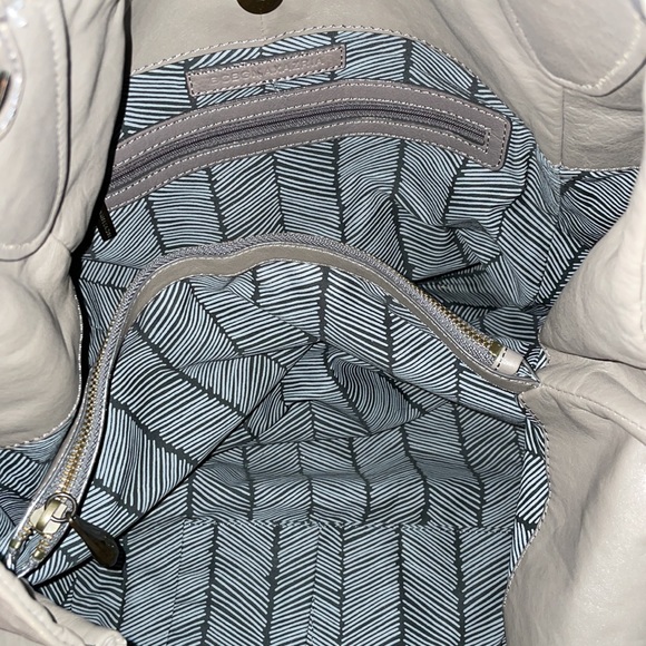 🔥BCBG Hobo Bag🔥 - Picture 3 of 3